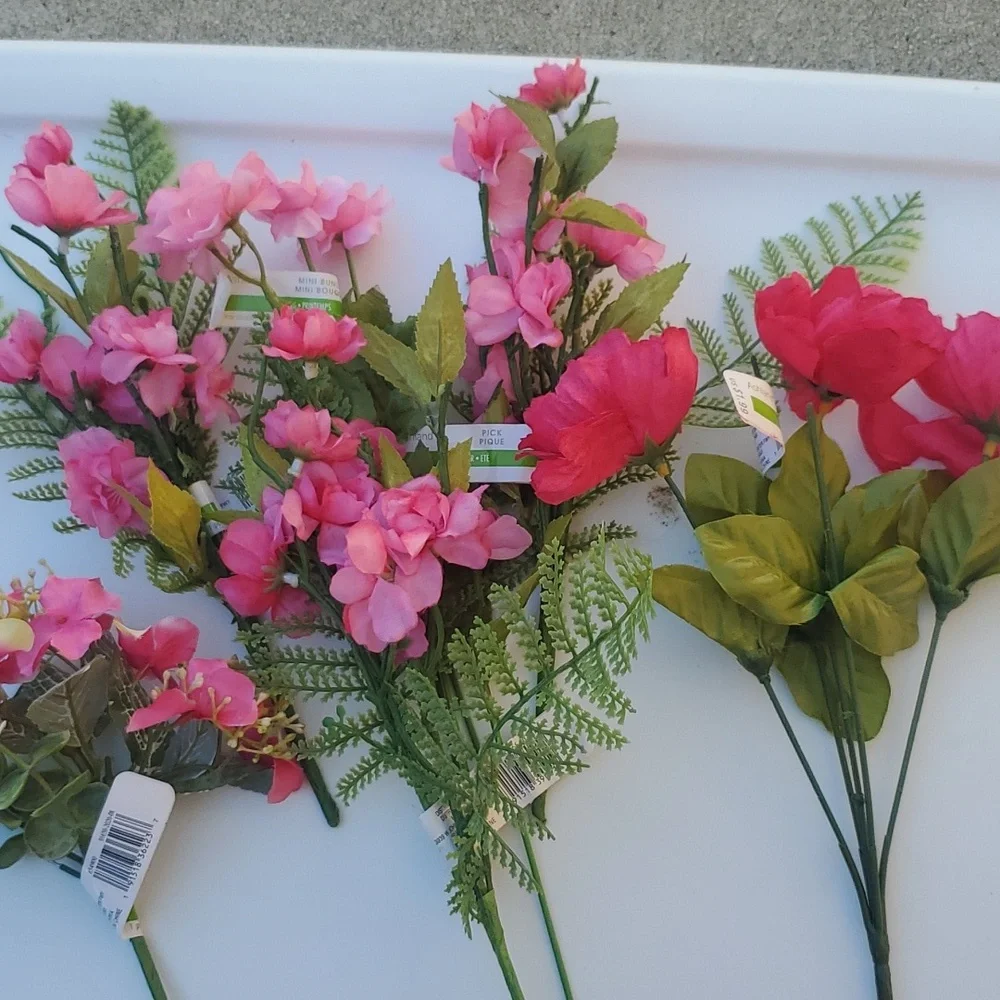 ASSORTED BUNDLE OF PINK FAUX FLOWERS